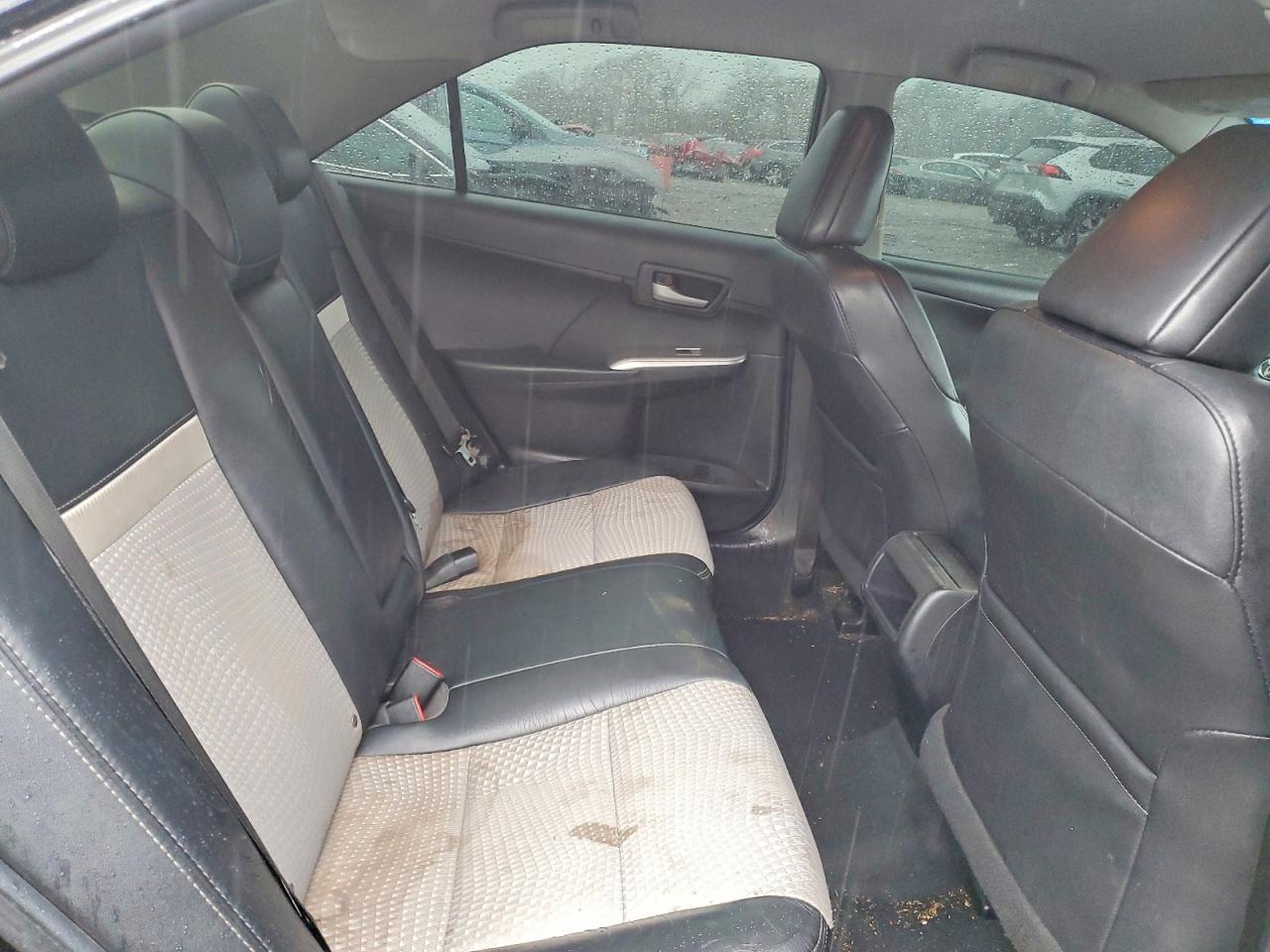 2014 TOYOTA CAMRY L photo 10