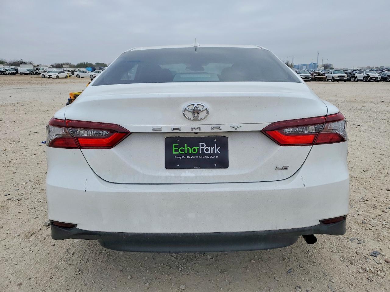 2022 TOYOTA CAMRY LE photo 6