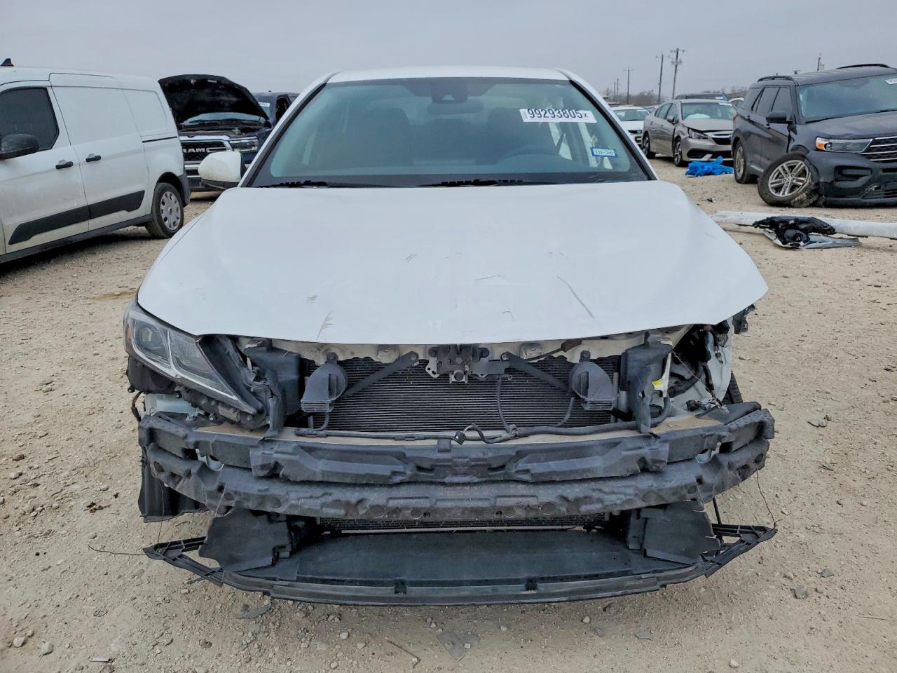 2022 TOYOTA CAMRY LE photo 5