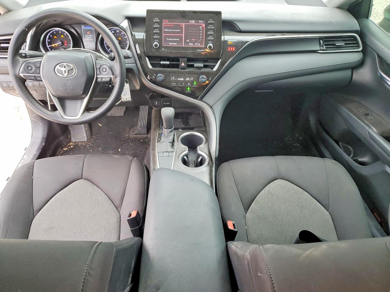 2022 TOYOTA CAMRY LE photo 8