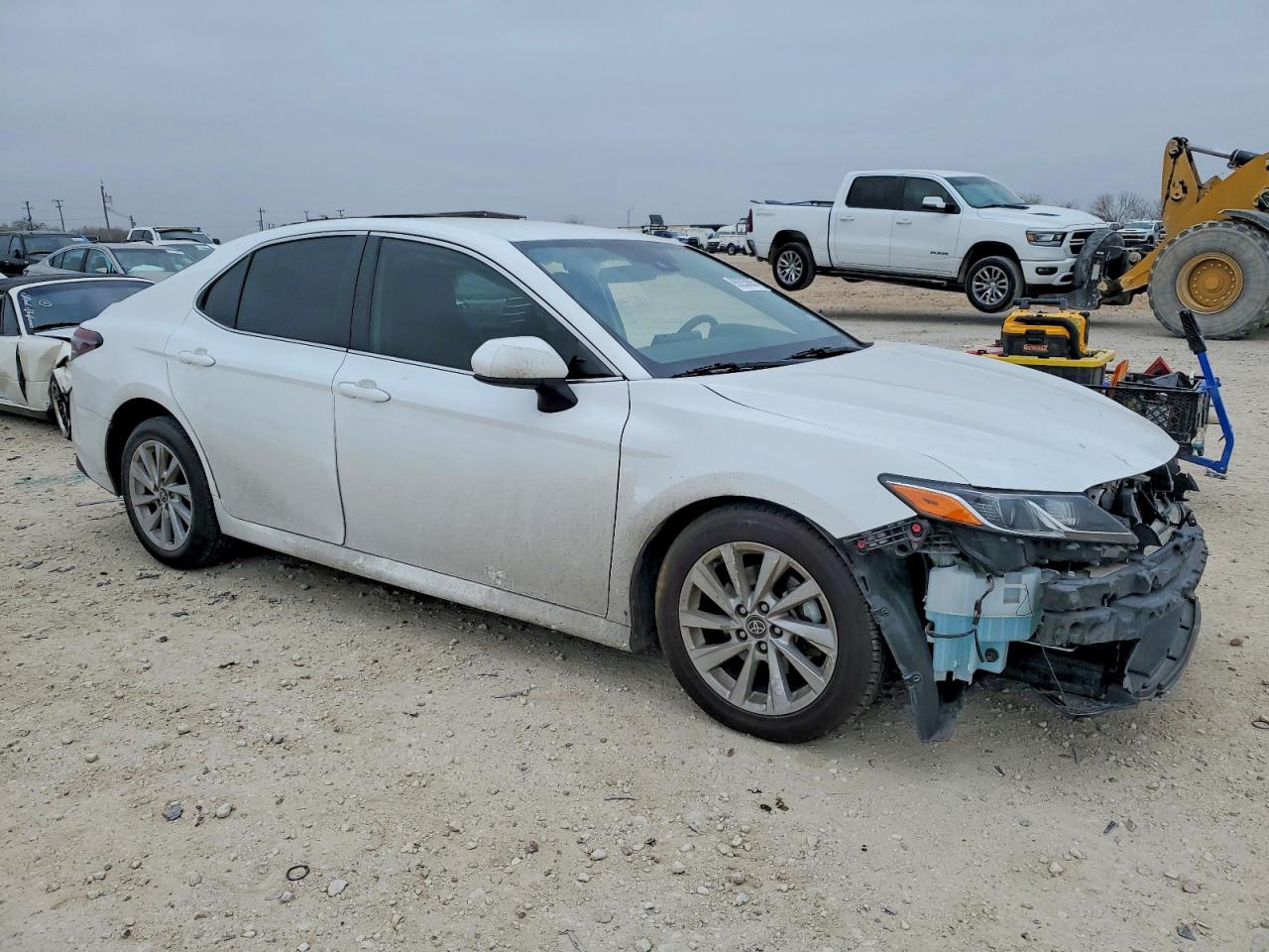 2022 TOYOTA CAMRY LE photo 4