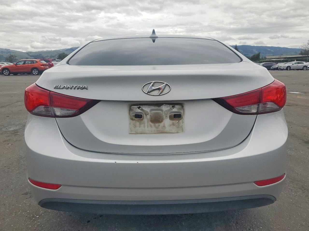 2015 HYUNDAI ELANTRA SE photo 6