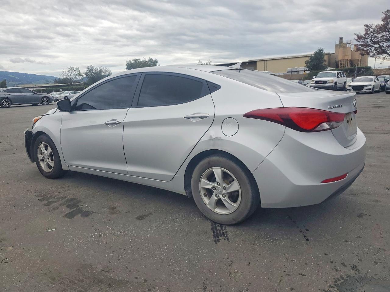 2015 HYUNDAI ELANTRA SE photo 2