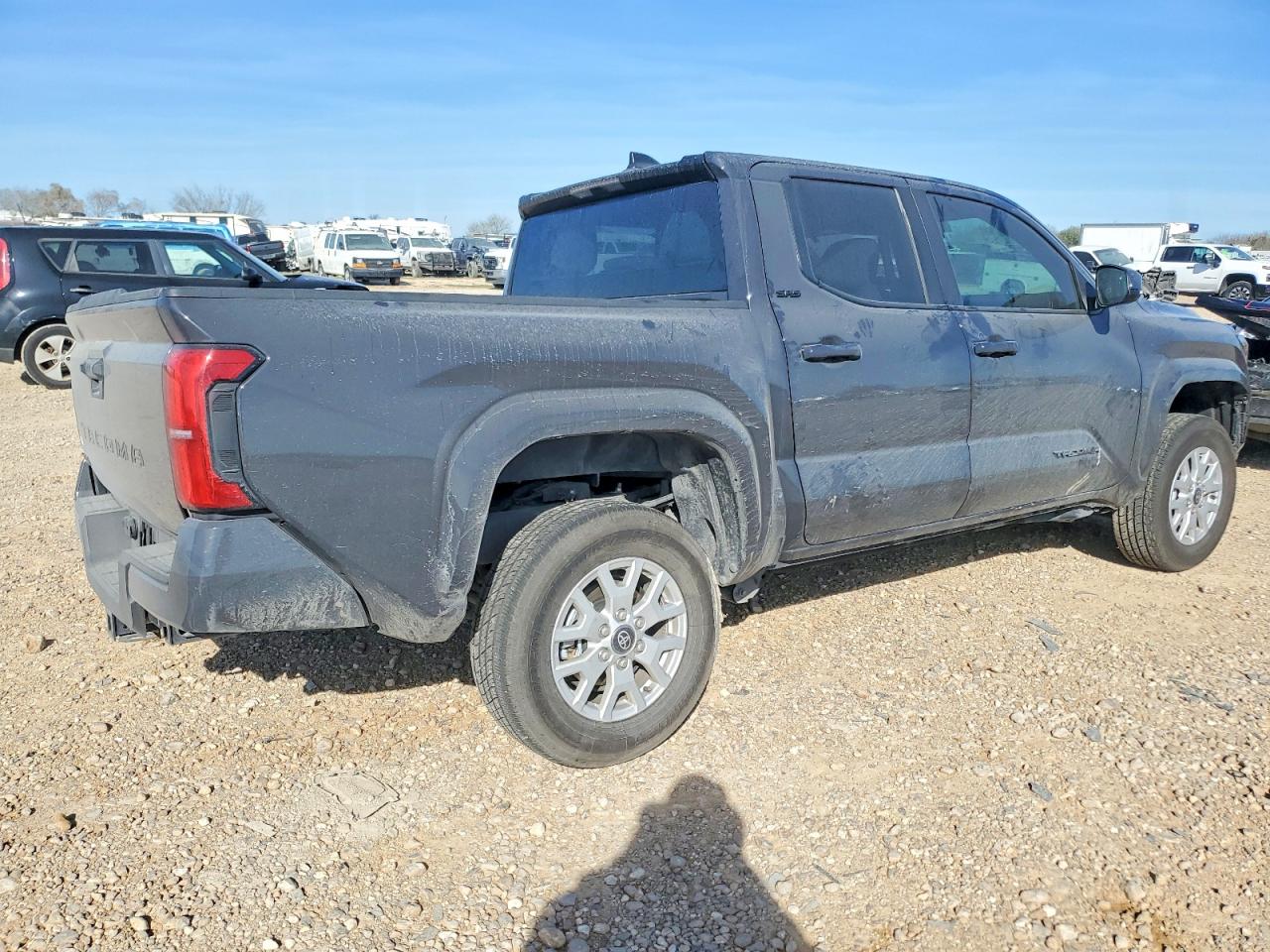 2025 TOYOTA TACOMA DOUBLE CAB photo 3