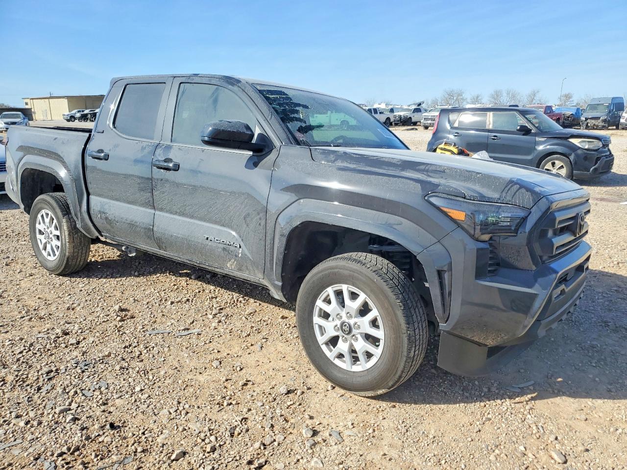 2025 TOYOTA TACOMA DOUBLE CAB photo 4