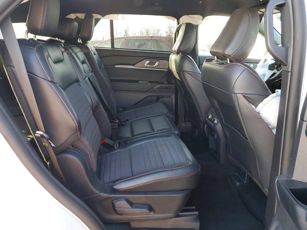 2025 FORD EXPLORER ST-LINE photo 11