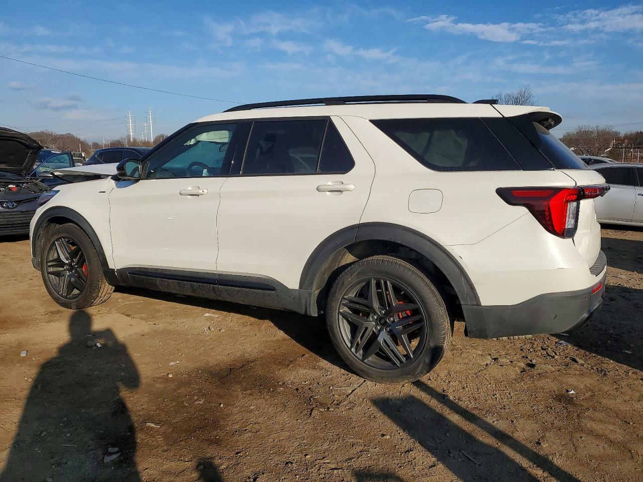 2025 FORD EXPLORER ST-LINE photo 2