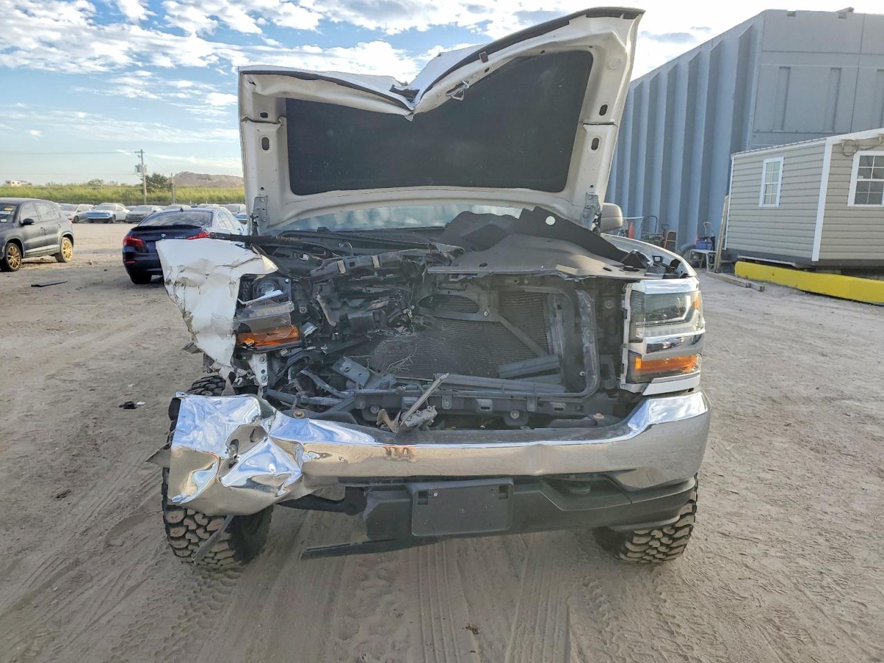 2017 CHEVROLET SILVERADO K1500 photo 5