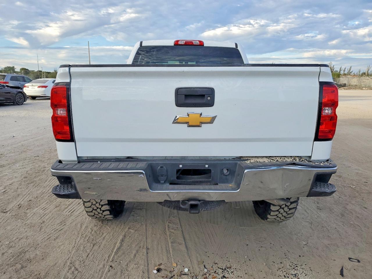 2017 CHEVROLET SILVERADO K1500 photo 6