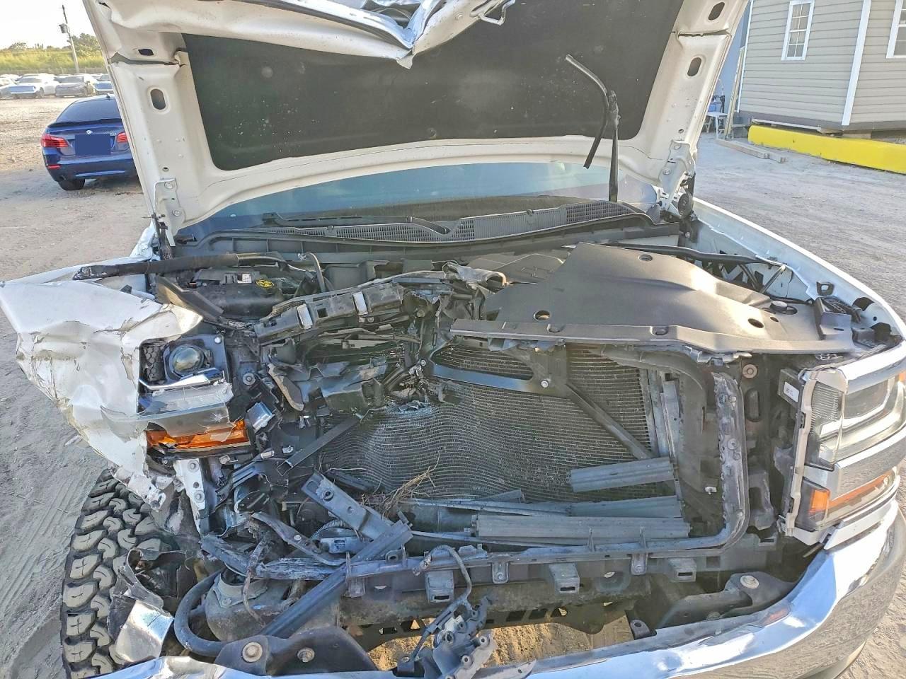 2017 CHEVROLET SILVERADO K1500 photo 11