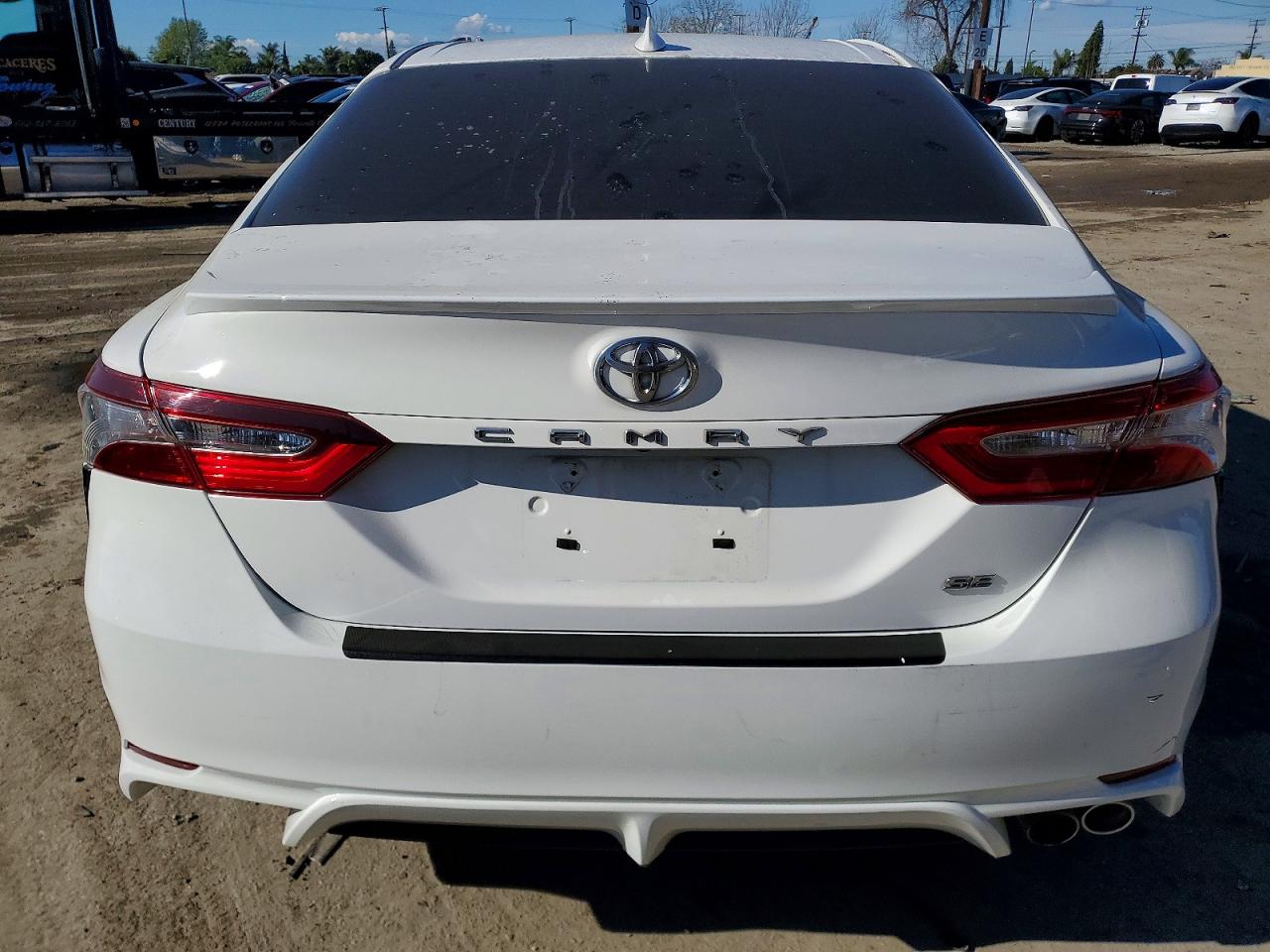 2020 TOYOTA CAMRY SE photo 6