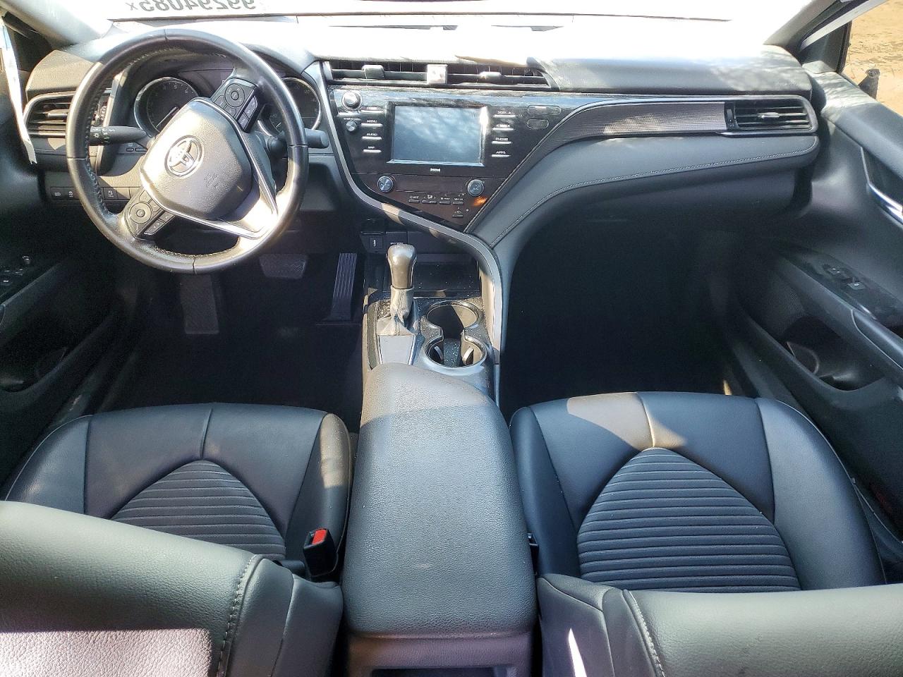 2020 TOYOTA CAMRY SE photo 8