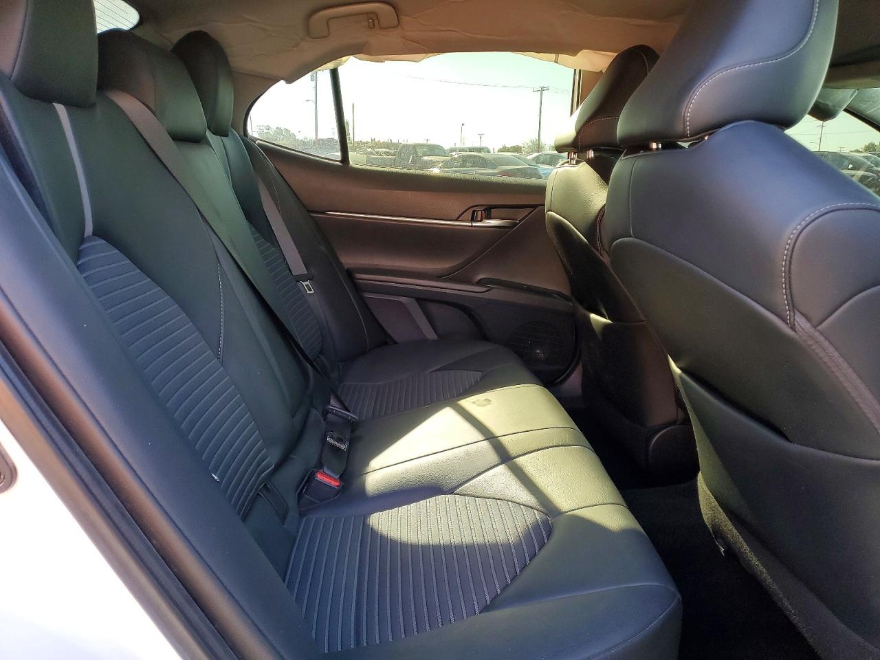 2020 TOYOTA CAMRY SE photo 10
