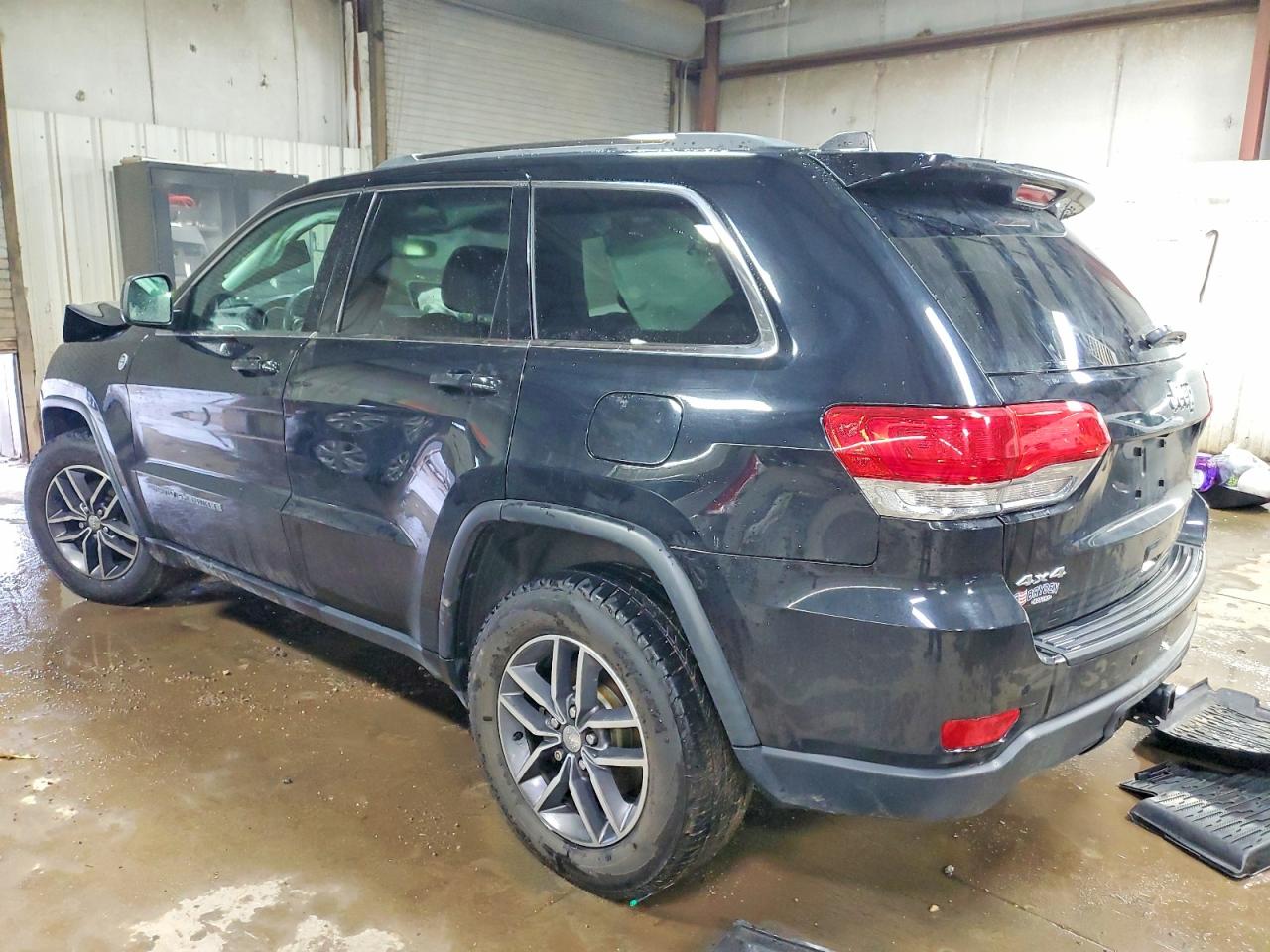 2018 JEEP GRAND CHEROKEE LAREDO photo 2