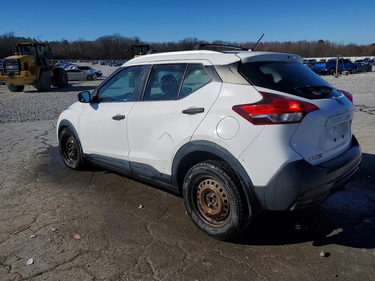 2019 NISSAN KICKS S photo 2