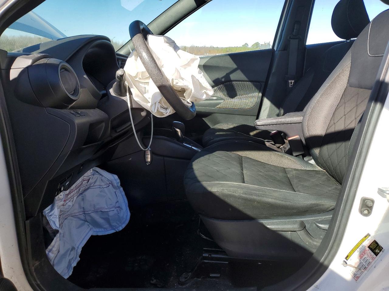 2019 NISSAN KICKS S photo 7