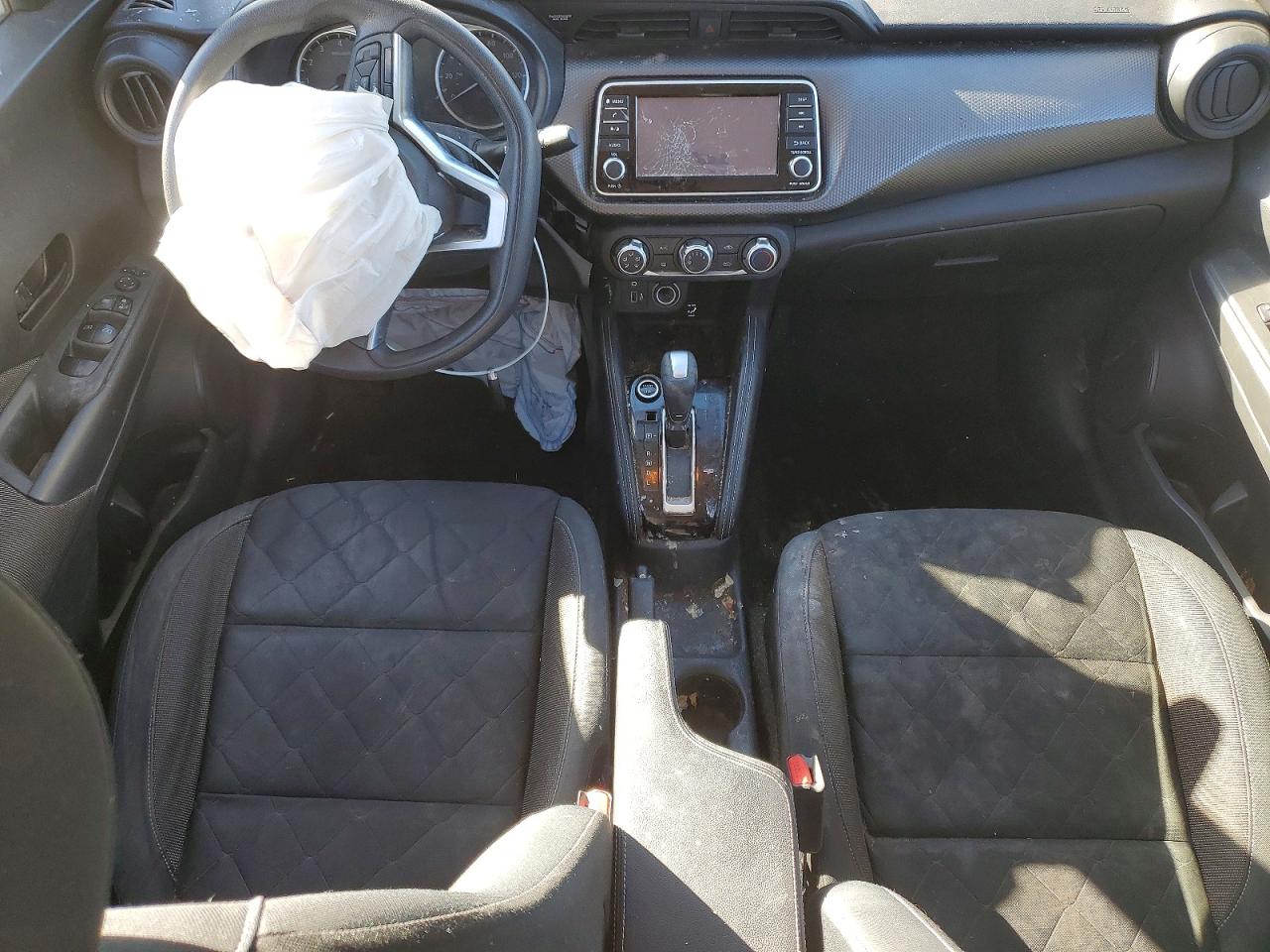 2019 NISSAN KICKS S photo 8