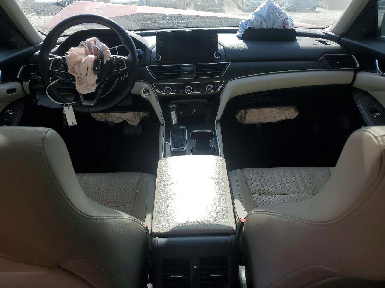 2018 HONDA ACCORD TOURING photo 8