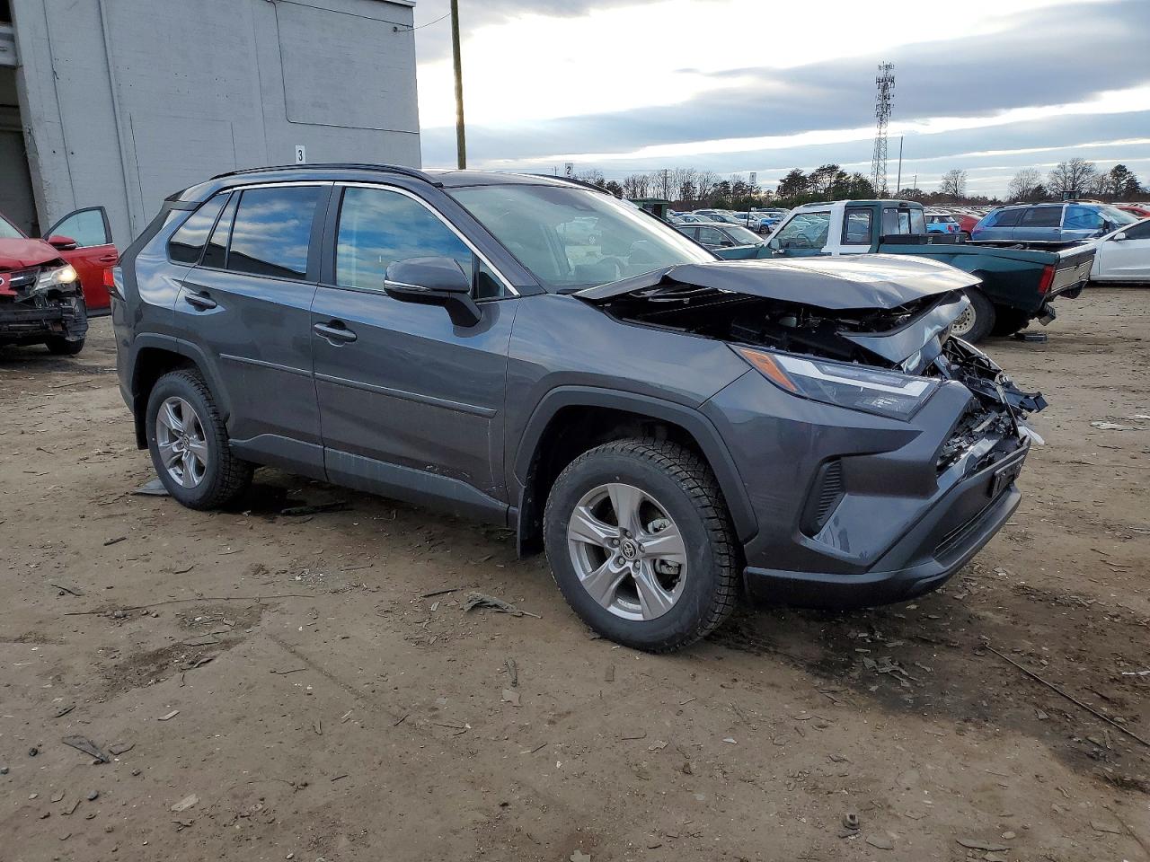 2025 TOYOTA RAV4 XLE photo 4