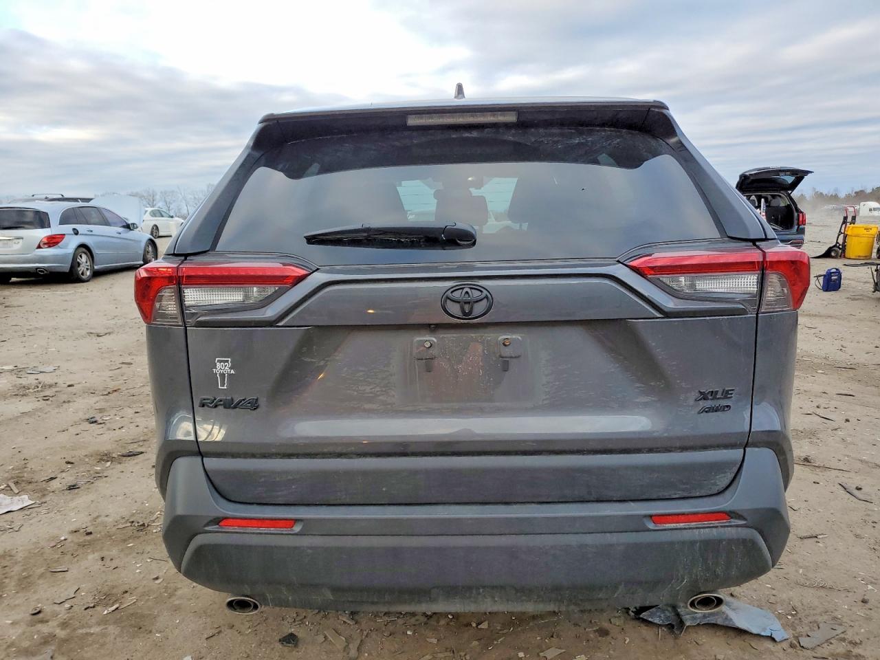 2025 TOYOTA RAV4 XLE photo 6