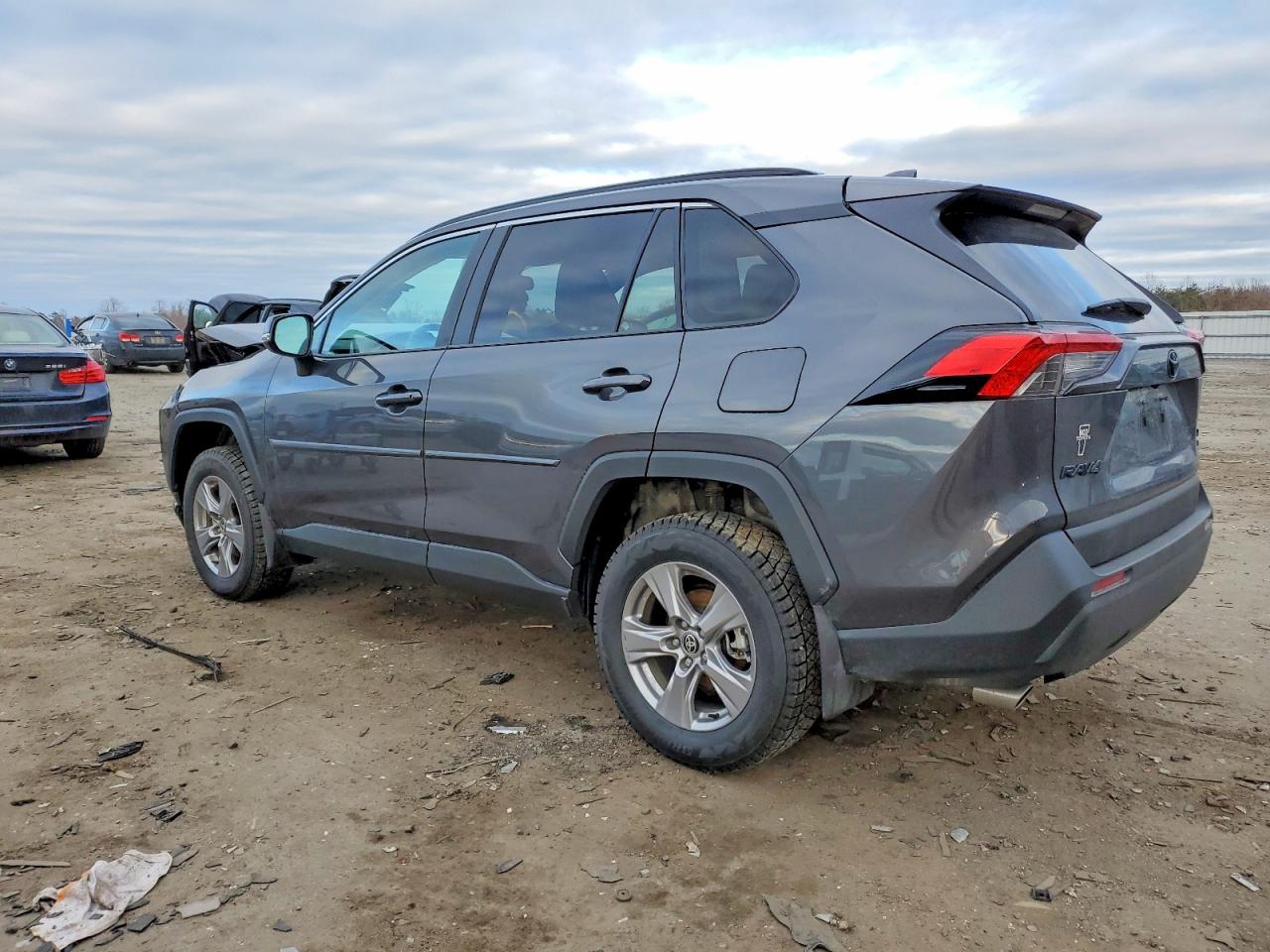 2025 TOYOTA RAV4 XLE photo 2