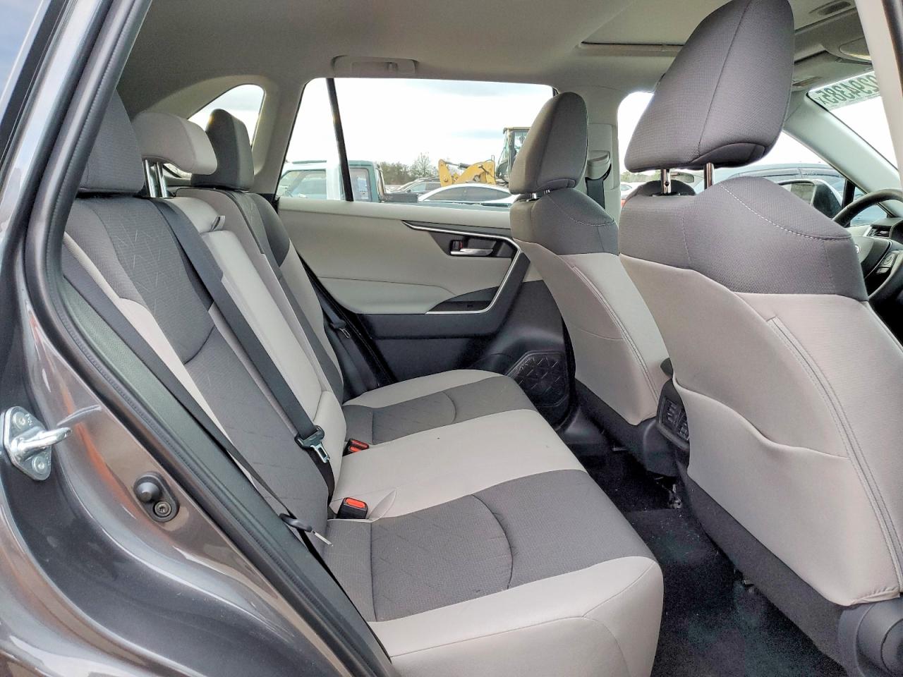 2025 TOYOTA RAV4 XLE photo 11