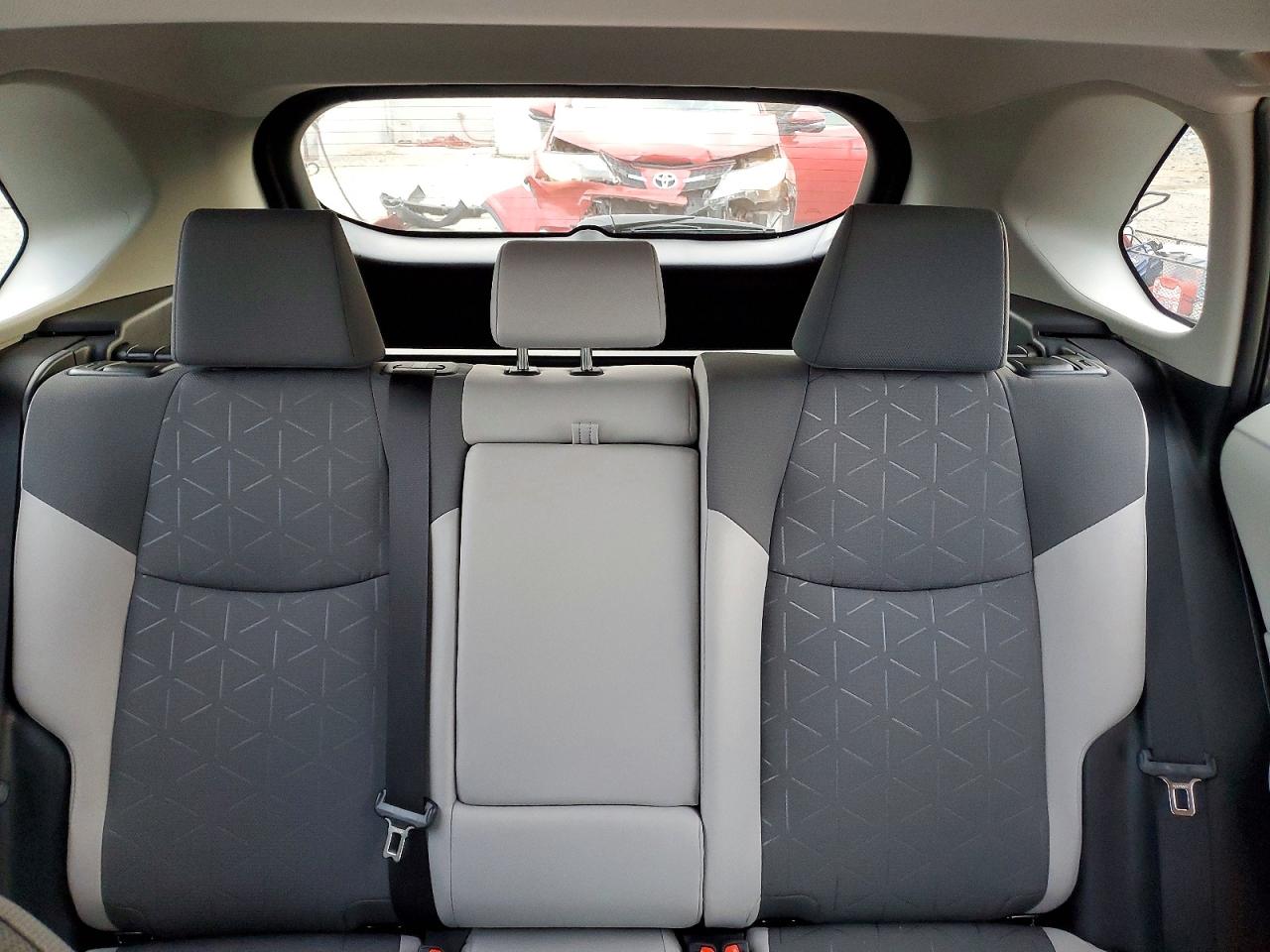 2025 TOYOTA RAV4 XLE photo 10