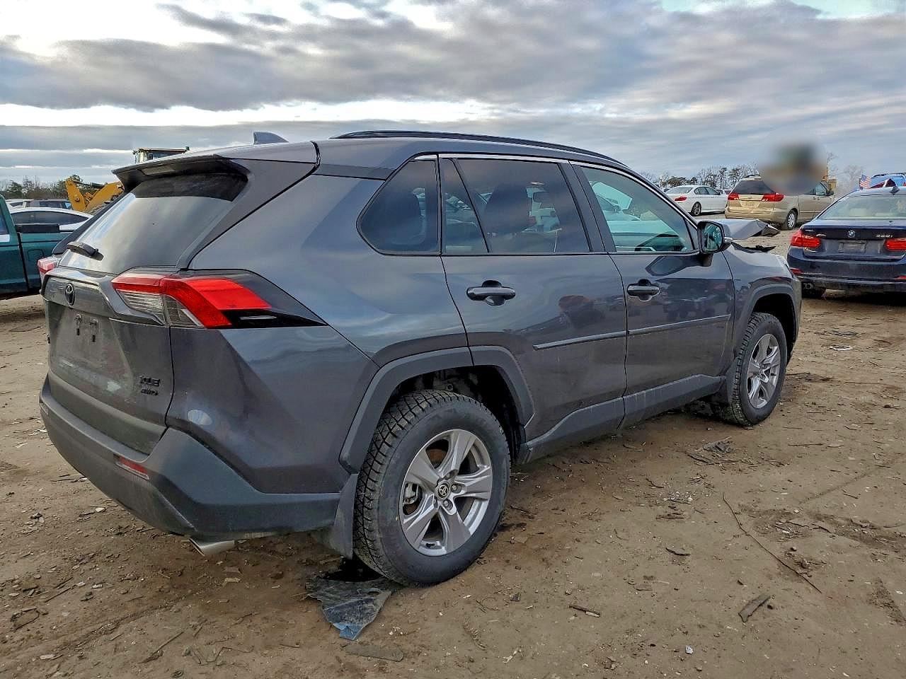 2025 TOYOTA RAV4 XLE photo 3