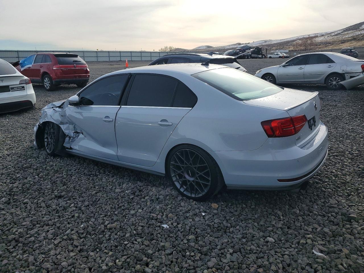 2018 VOLKSWAGEN JETTA GLI photo 4