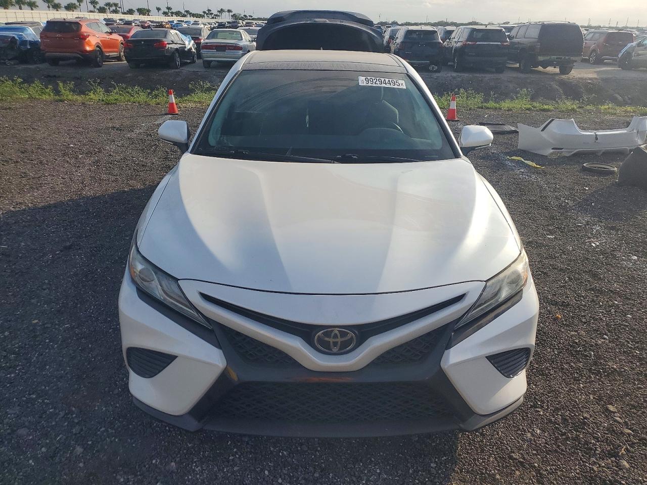 2019 TOYOTA CAMRY XSE photo 9