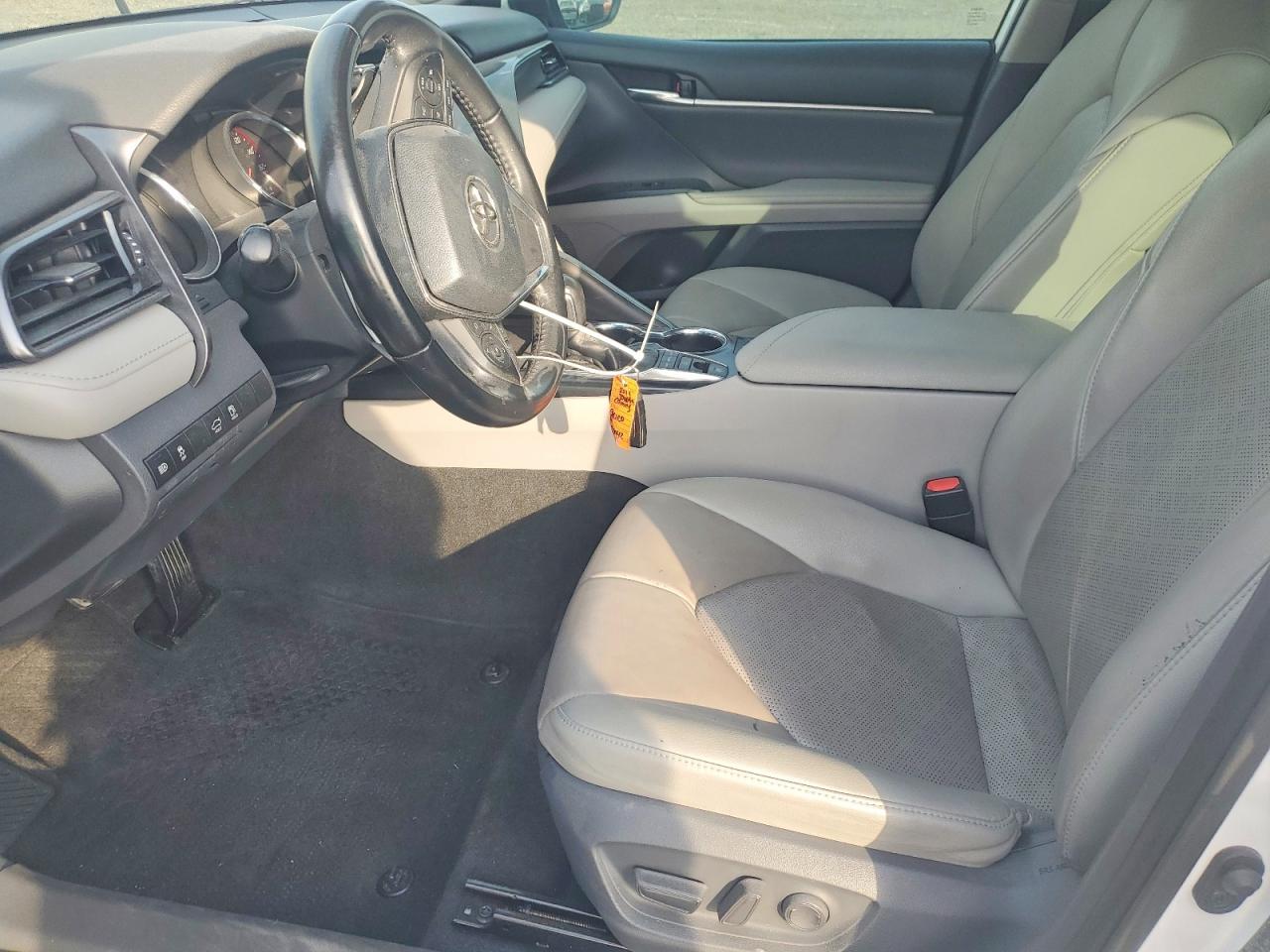 2019 TOYOTA CAMRY XSE photo 13