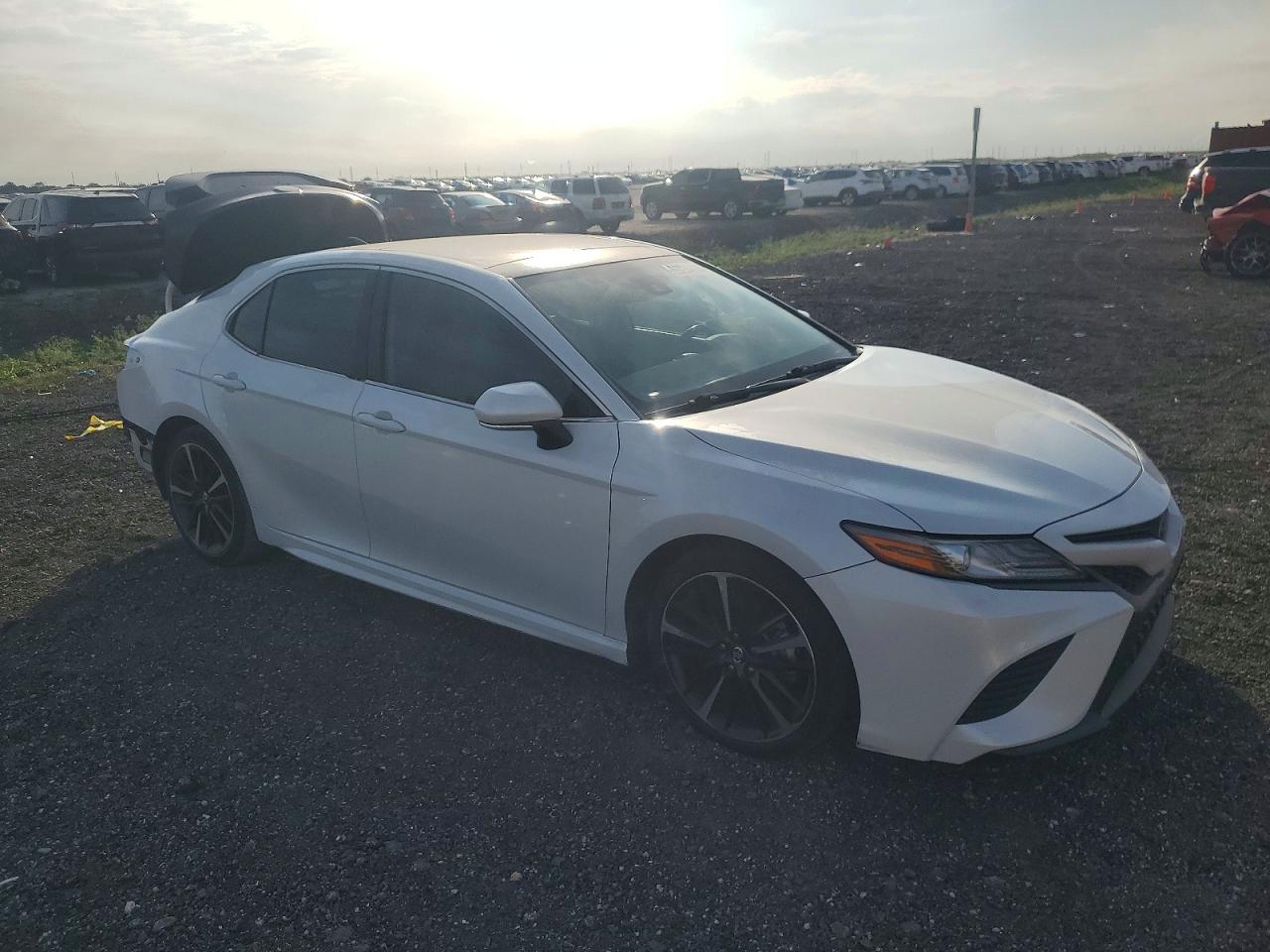 2019 TOYOTA CAMRY XSE photo 7