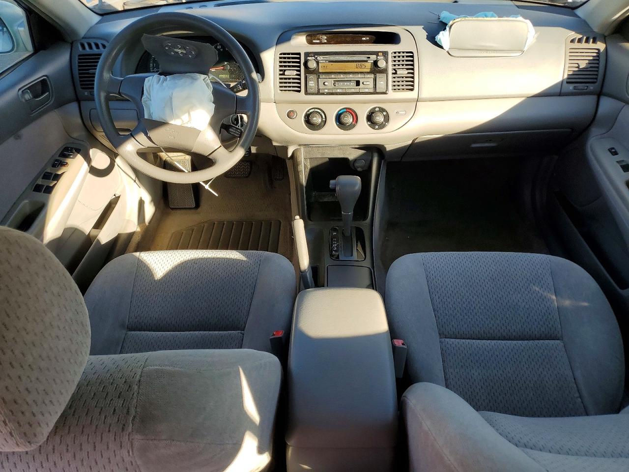 2002 TOYOTA CAMRY LE photo 8