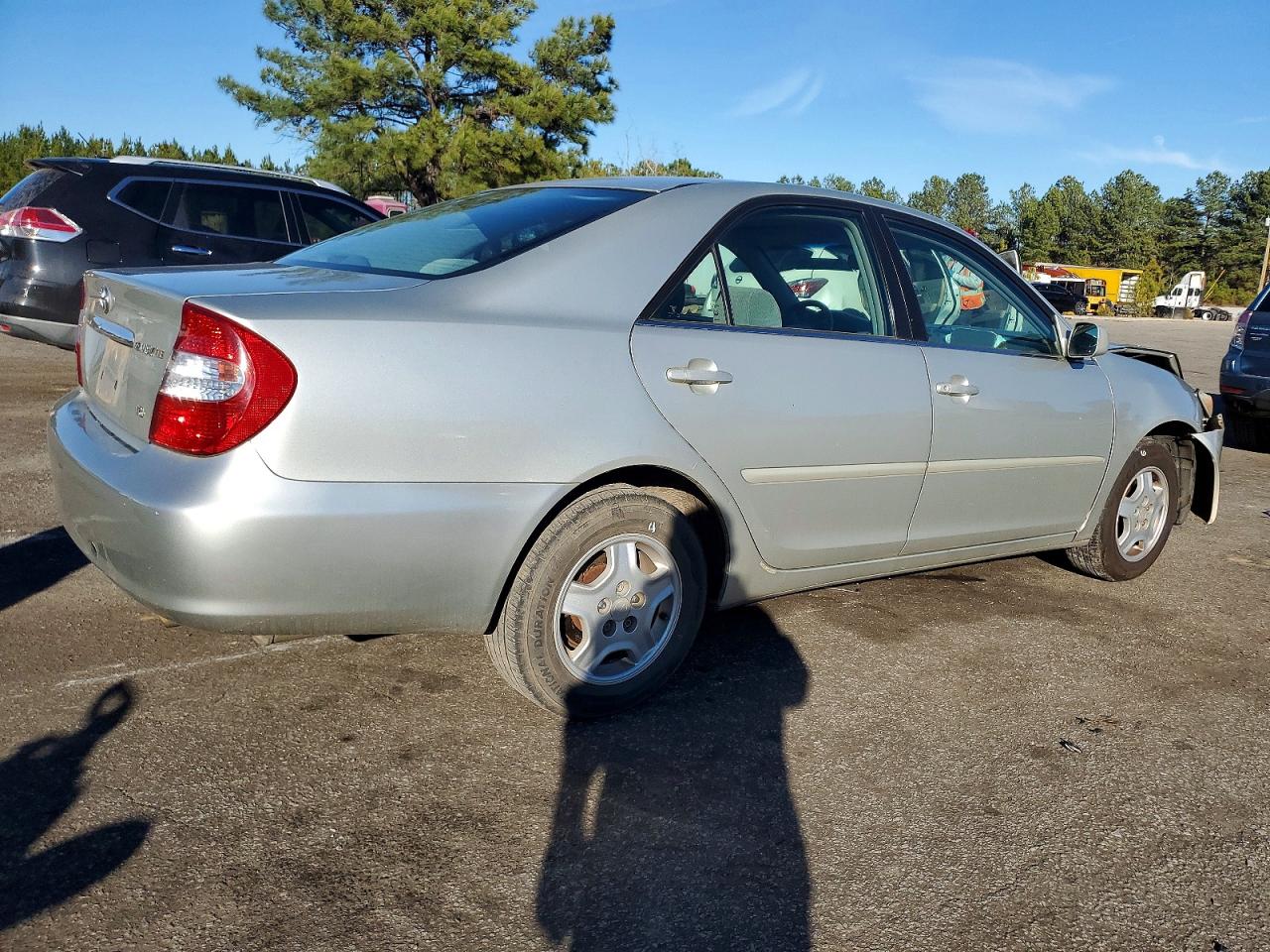 2002 TOYOTA CAMRY LE photo 3