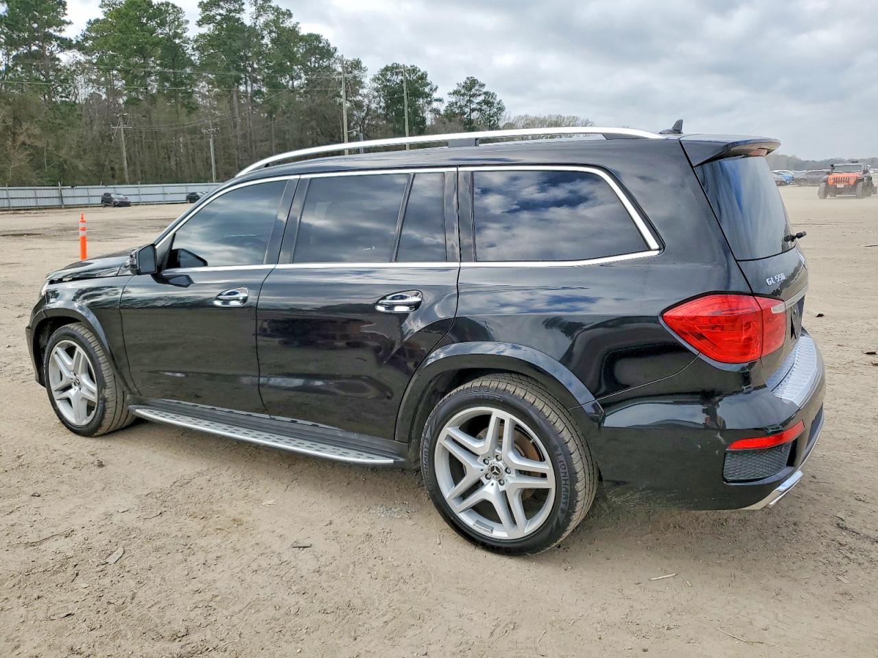 2016 MERCEDES-BENZ GL 550 4MATIC photo 2