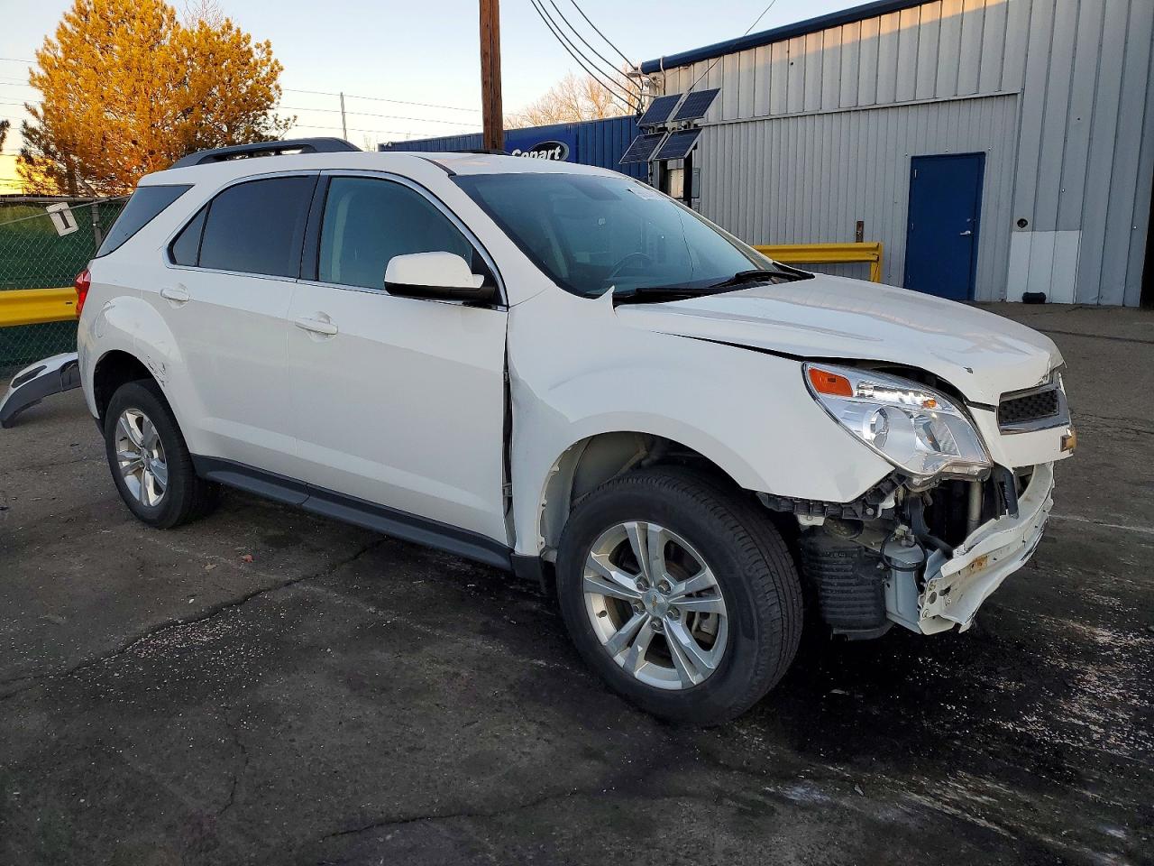 2015 CHEVROLET EQUINOX LT photo 4