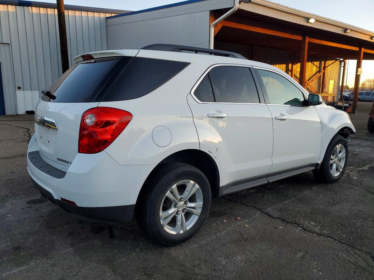 2015 CHEVROLET EQUINOX LT photo 3