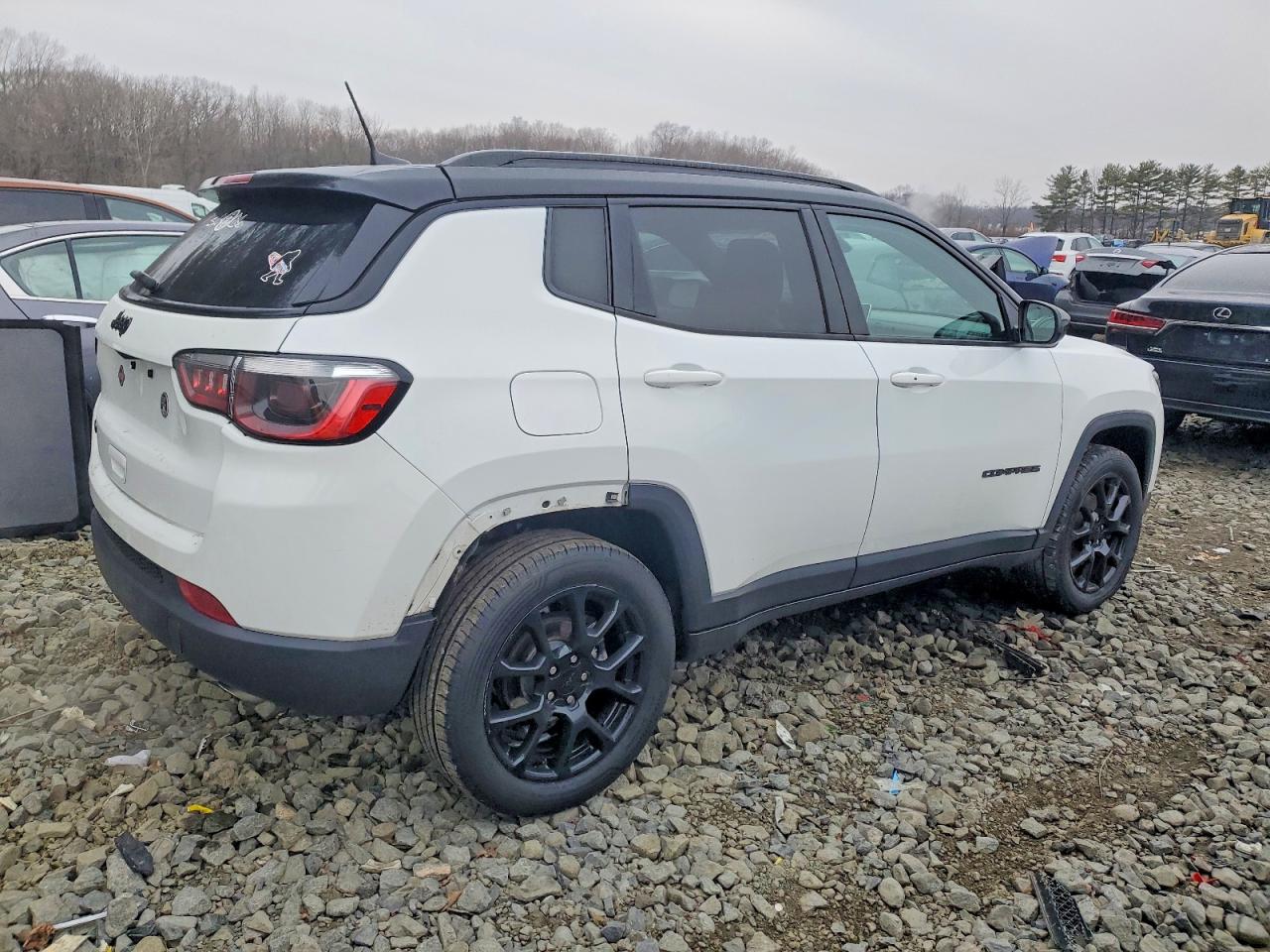 2022 JEEP COMPASS LATITUDE photo 3