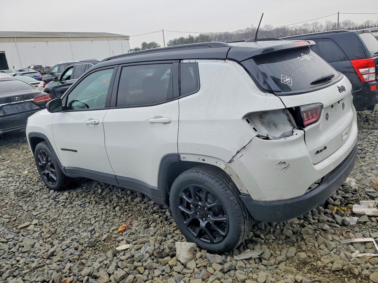 2022 JEEP COMPASS LATITUDE photo 2