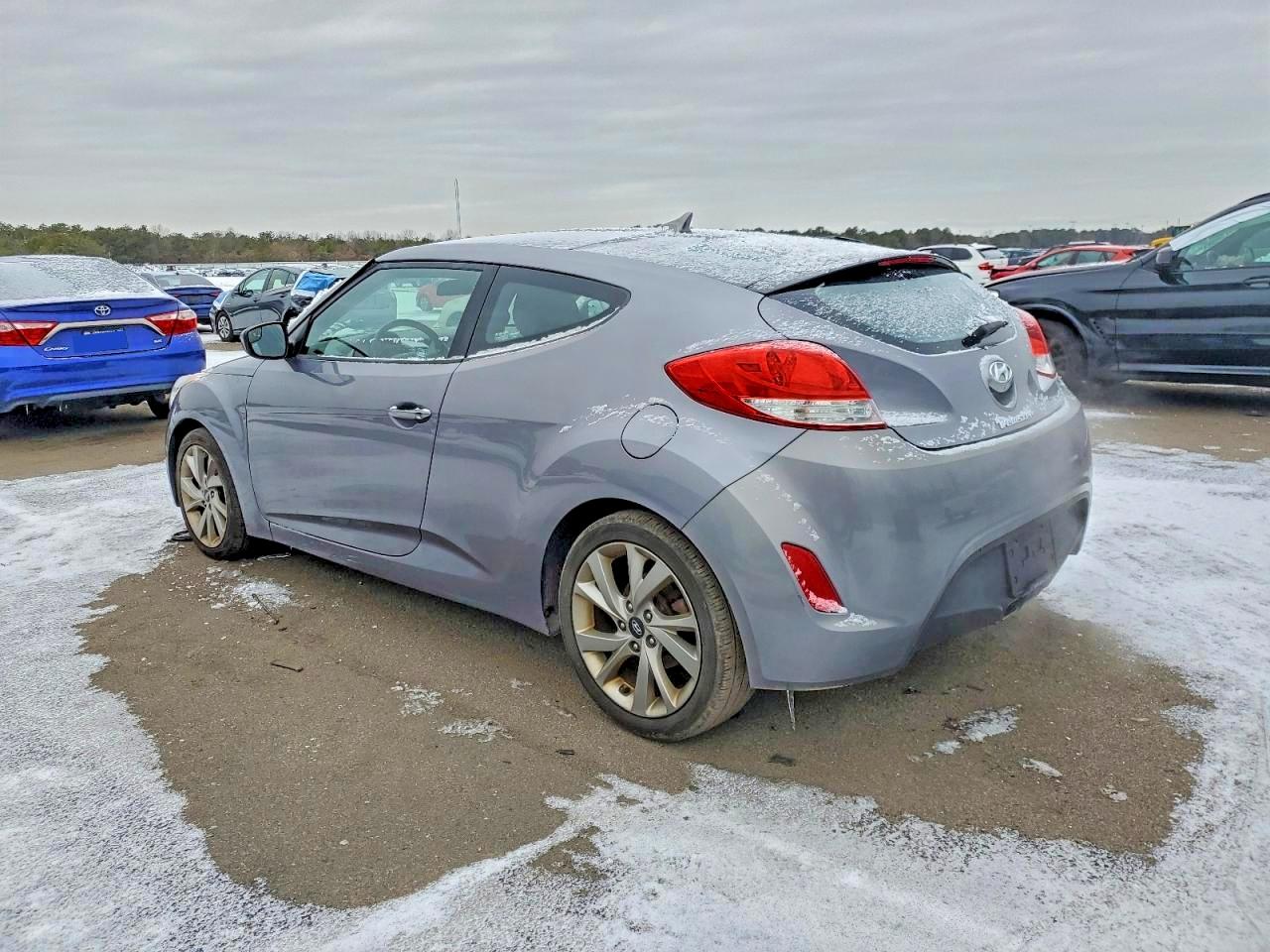 2016 HYUNDAI VELOSTER photo 2
