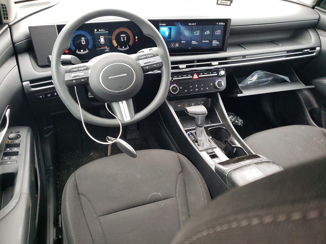 2026 HYUNDAI TUCSON SEL photo 8
