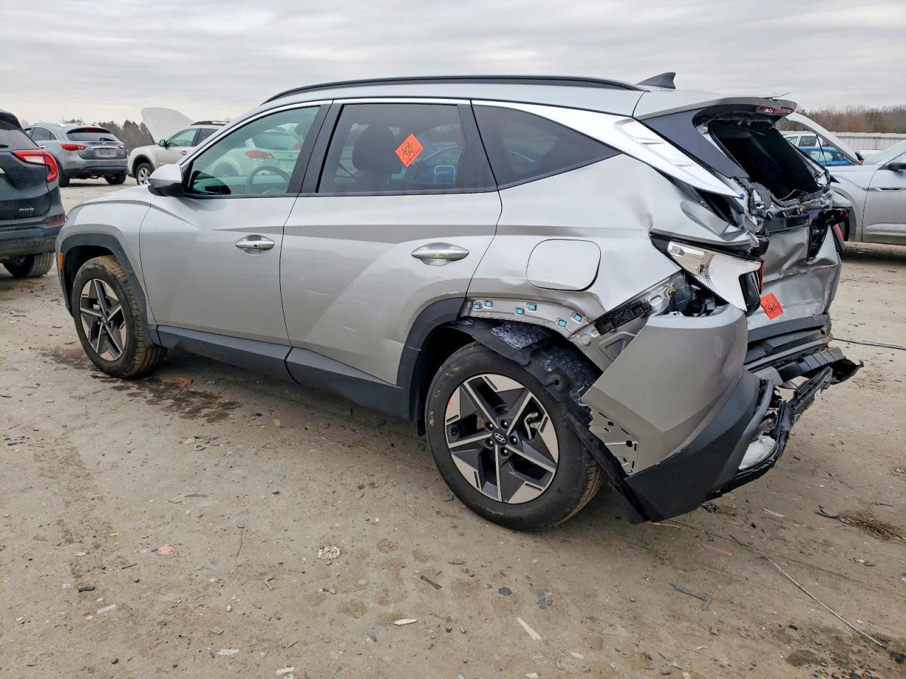 2026 HYUNDAI TUCSON SEL photo 2