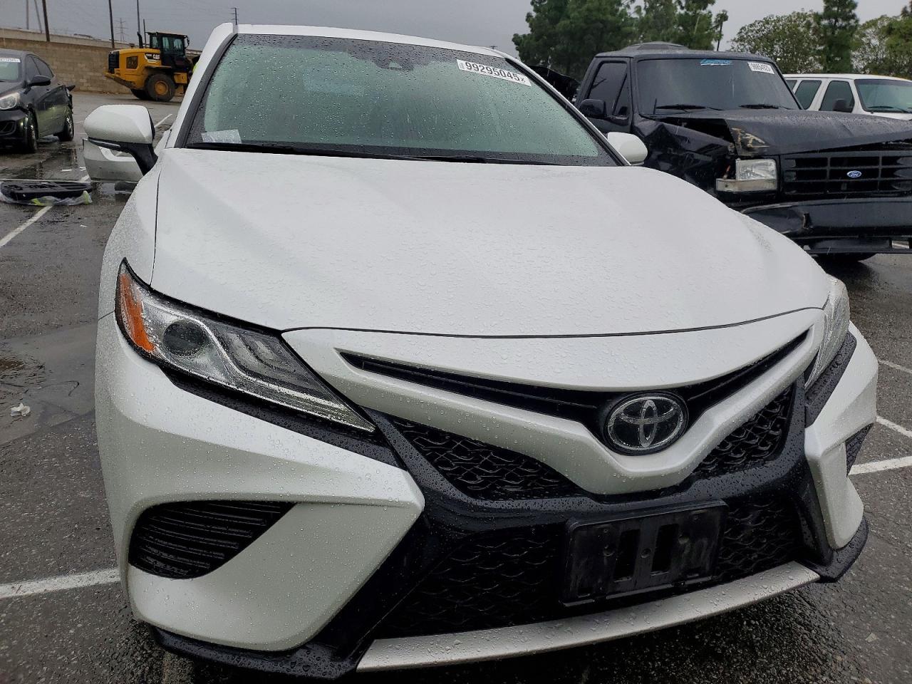 2020 TOYOTA CAMRY XSE photo 5