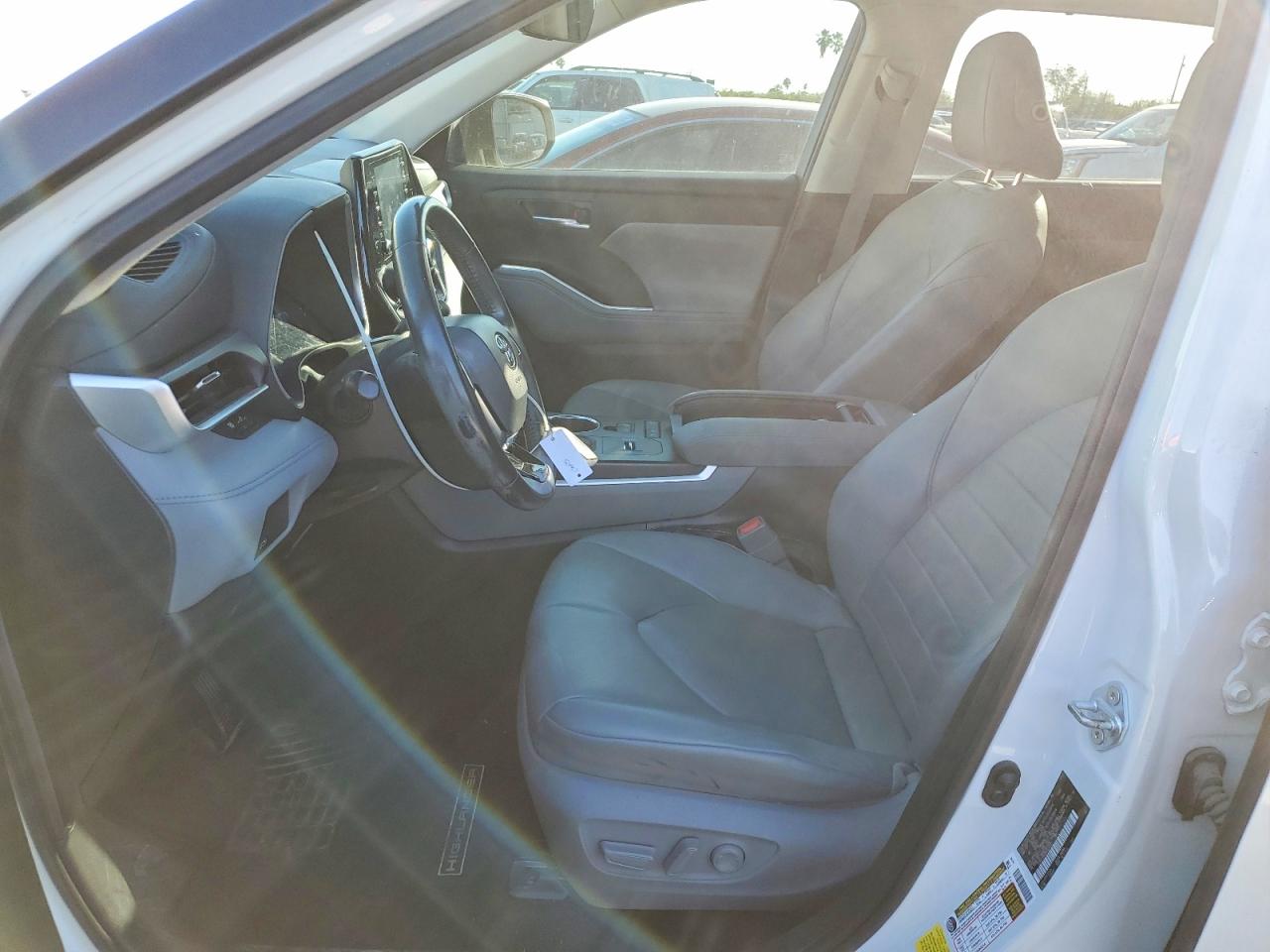 2021 TOYOTA HIGHLANDER XLE photo 7