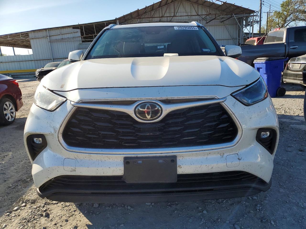 2021 TOYOTA HIGHLANDER XLE photo 5