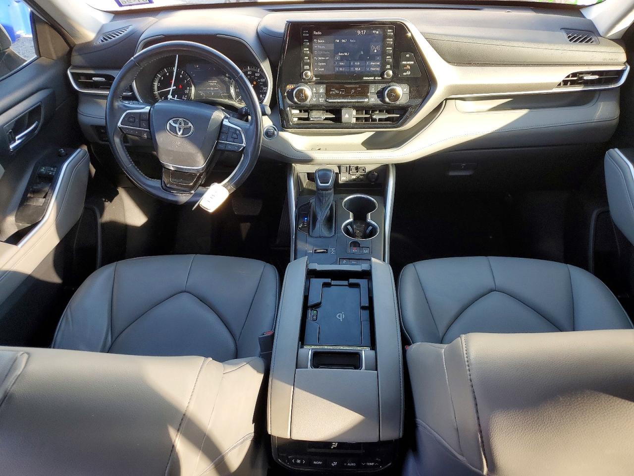 2021 TOYOTA HIGHLANDER XLE photo 8