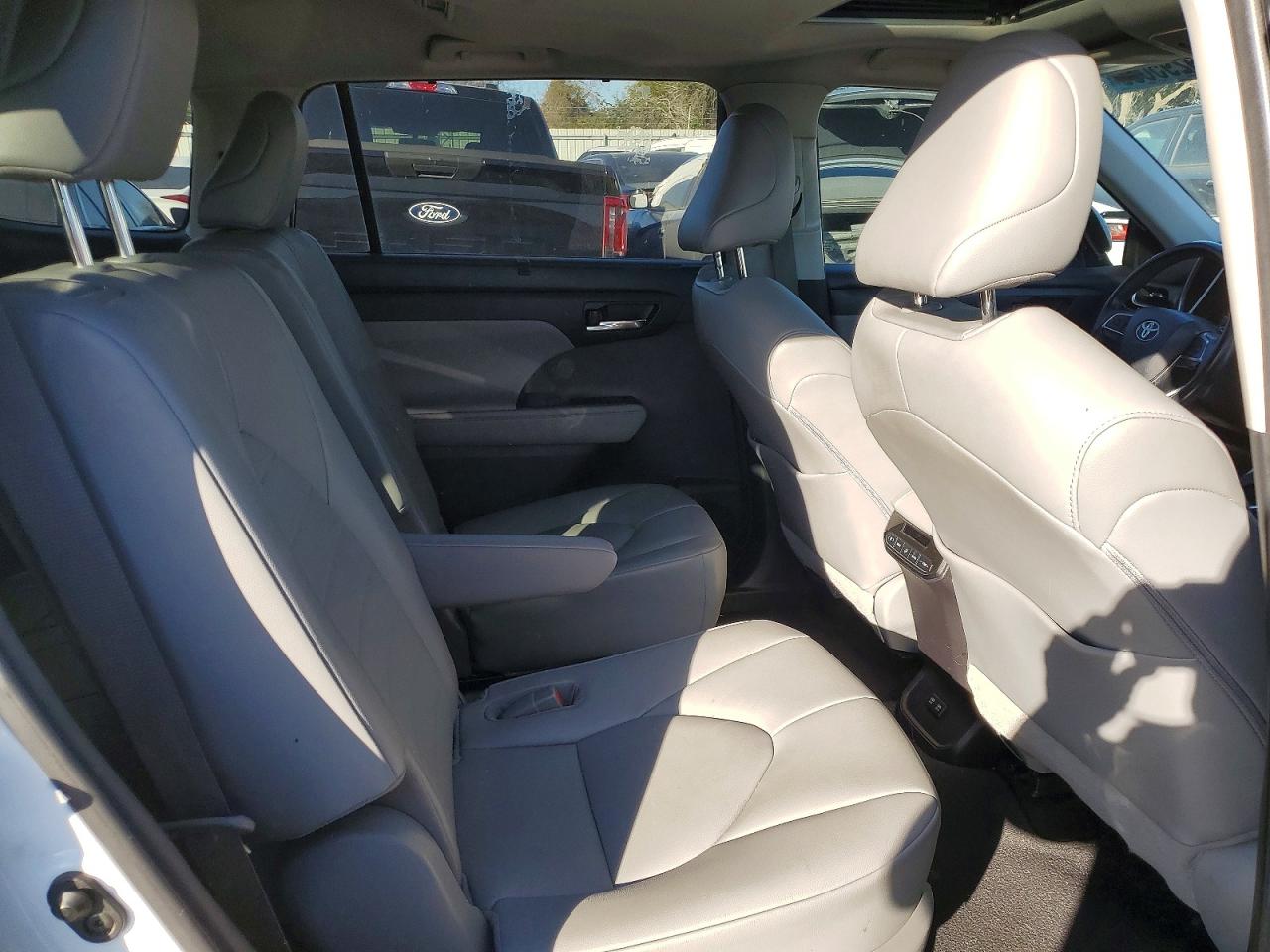 2021 TOYOTA HIGHLANDER XLE photo 11