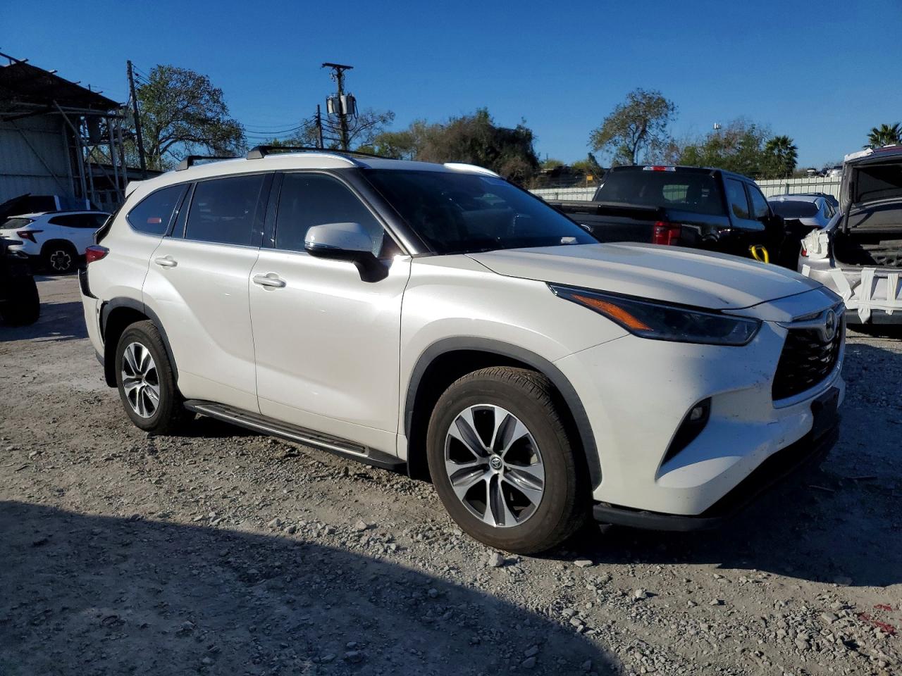 2021 TOYOTA HIGHLANDER XLE photo 4