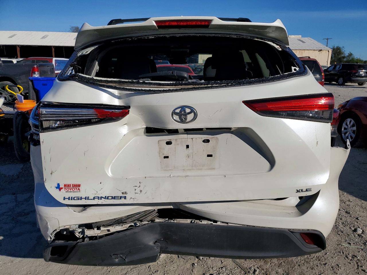 2021 TOYOTA HIGHLANDER XLE photo 6