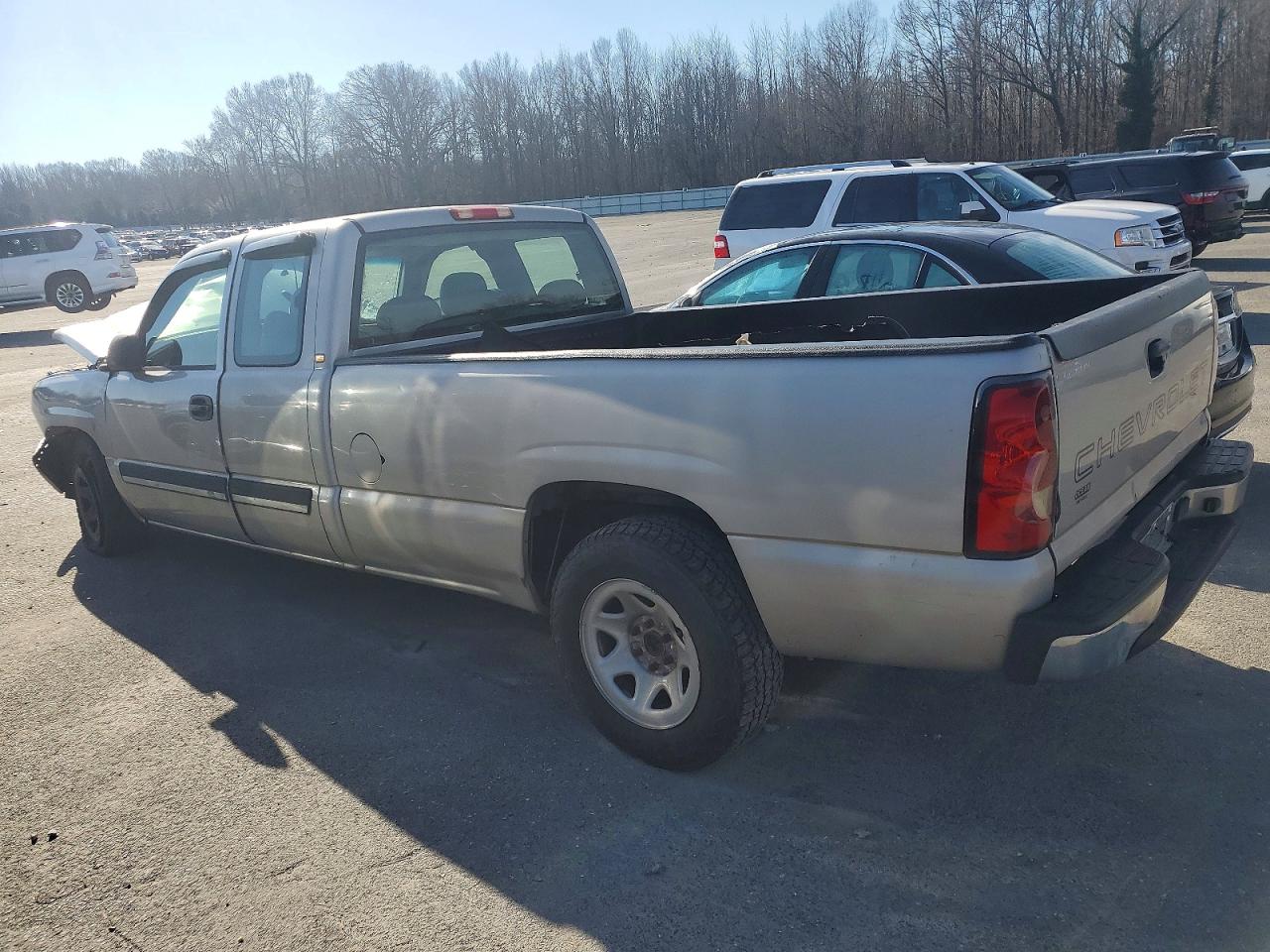 2005 CHEVROLET SILVERADO C1500 photo 2